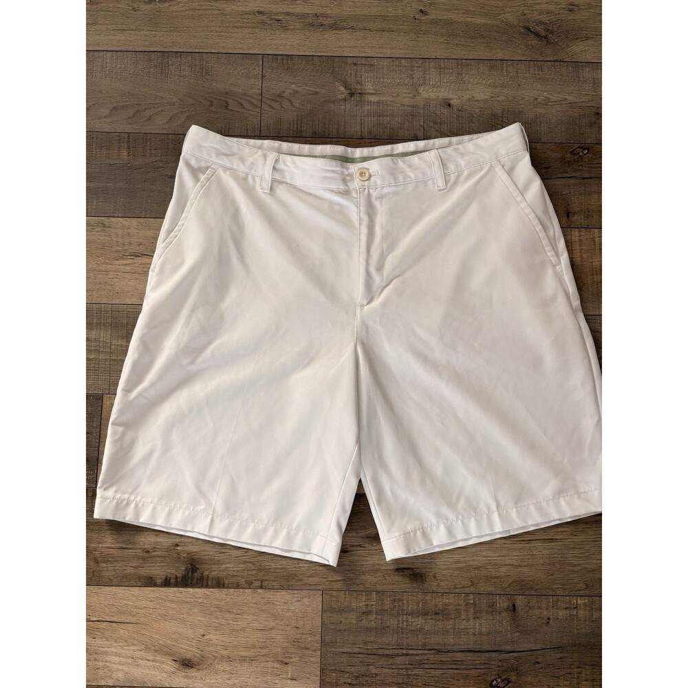 IZOD Golf Shorts Classic Fit White Flat Front  Performance Men’s Size 38 Light